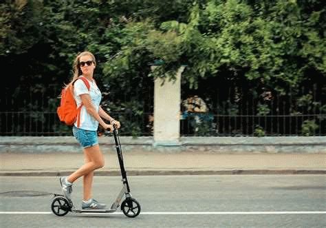 Причины запрета езды на самокате втроем